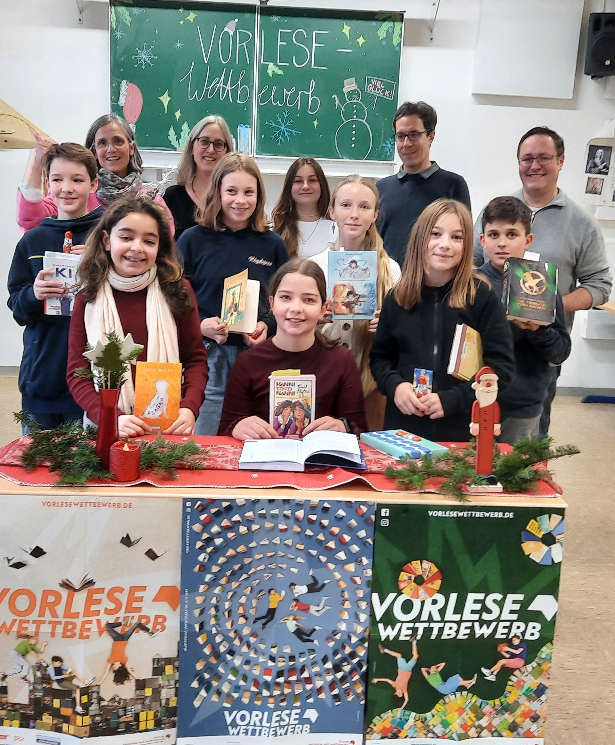 zu sehen sind Gewinnerinnen und Gewinner des Vorlesewettbewerb