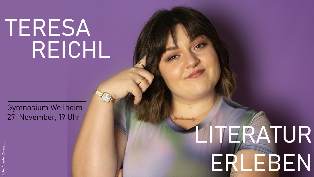 Zu sehen ist ein Portrait der Kabarettistin Teresa Reichl