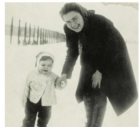 Zu sehen ist der Umschlag der Autobiographie von Eva Umlauf